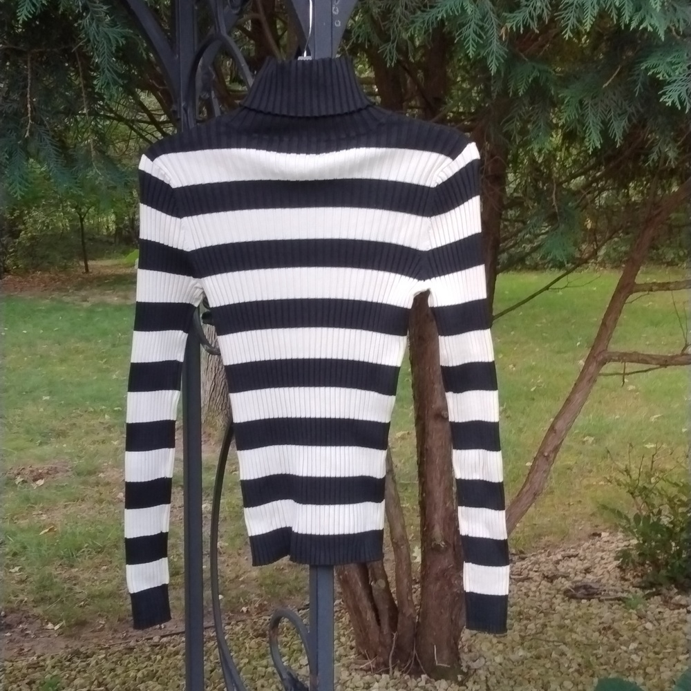 WHITE HOUSE BLACK MARKET 75% silk turtle neck size medium - Picture 7 of 8